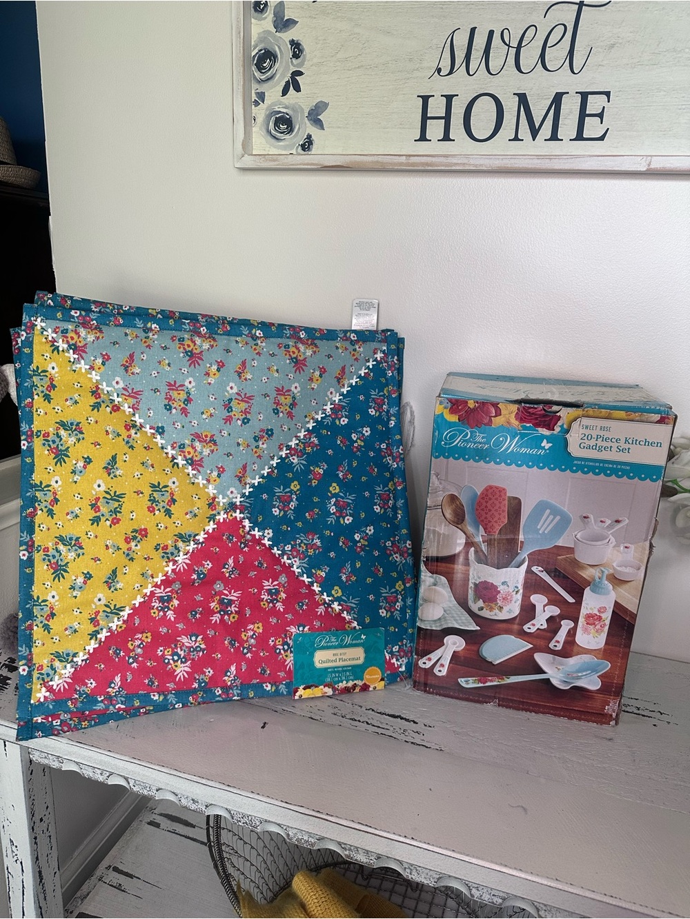 The Pioneer Woman Bundle - Placemats and 20 pc kitchen set NWT